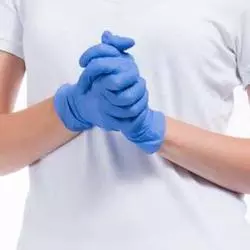 Würde es Ihnen gefallen mit einem Handschuh zu arbeiten, den Sie sogar mit feuchten Händen anziehen können und dabei einen besseren Griff haben, um eine optimale Präzision zu erhalten? Comforties stellt Ihnen den neuen Easyglide & Grip Handschuh vor. Ein Handschuh mit einer speziellen Innenbeschichtung und mit innovierter Micro-Touch Grip Technologie. Easyglide & Grip Handschuh, Ein Handschuh mit einer speziellen Innenbeschichtung und mit innovierter Micro-Touch Grip Technologie